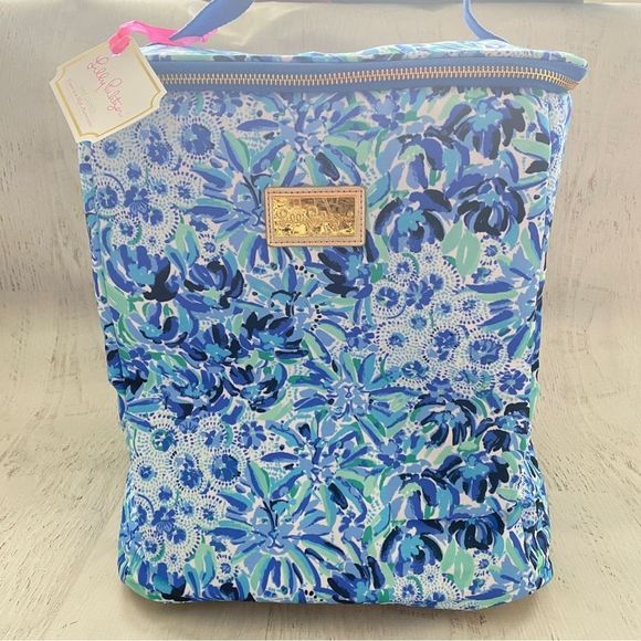Lilly Pulitzer Handbags - NWT Lilly Pulitzer soft wine cooler insulated carrying tote in high maintenance